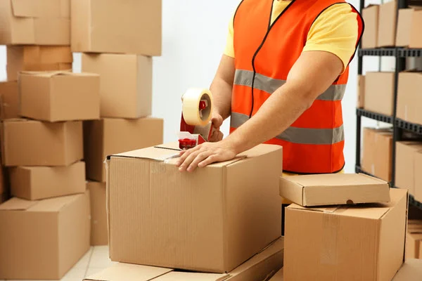 Từ kho đến tay người nhận: Một kiện hàng quốc tế đi qua những chặn nào?